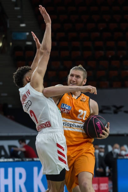 晰地看到他 晰地看到他